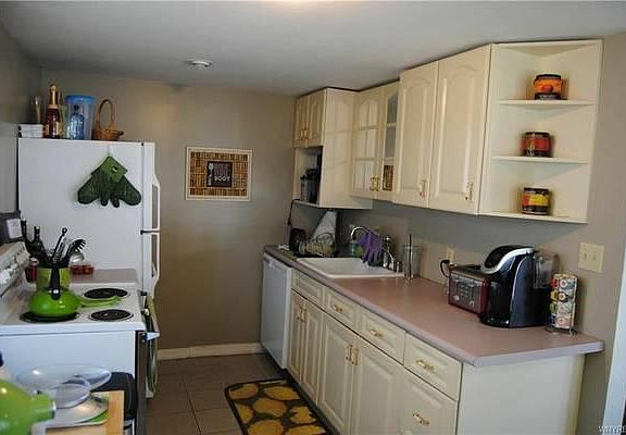 2nd image of 354 Grove St #1