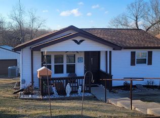 1220 S 5th St, De Soto, MO 63020