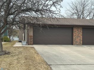 637 Beech Ln, Moorhead, MN 56560