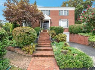 11 Stuart Pl, Manhasset, NY 11030