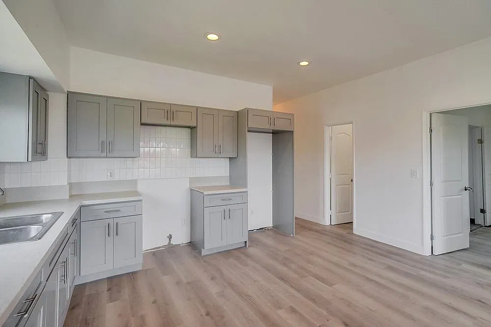 3085 Inez St — Photo 2
