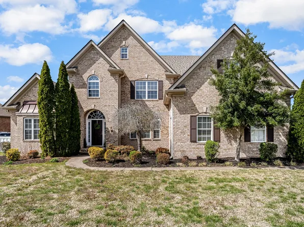 5230 Saint Ives Dr, Murfreesboro, TN 37128