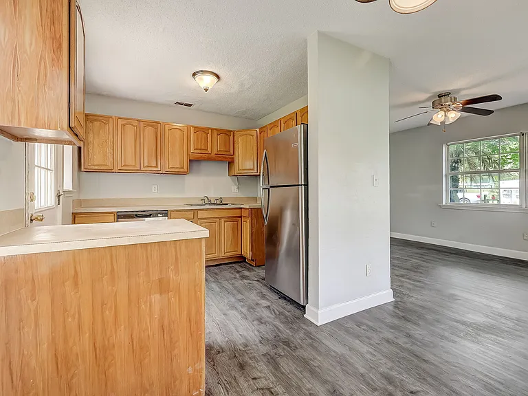 979 Mikael Ave — Photo 4