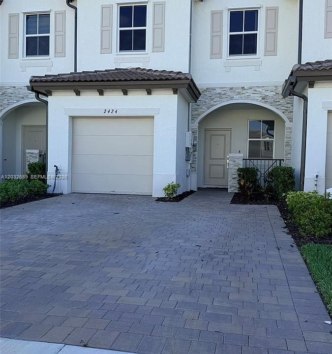 1st image of 2424 SE 29th St