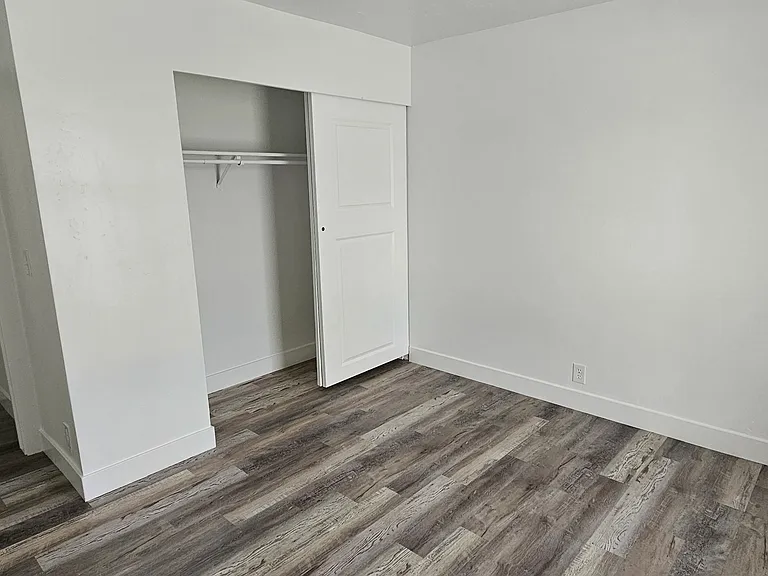 11809 S 1000 E — Photo 9