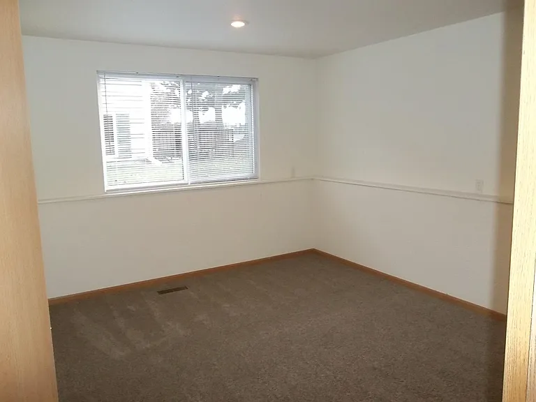 1502 Flynn Ln #B — Photo 3