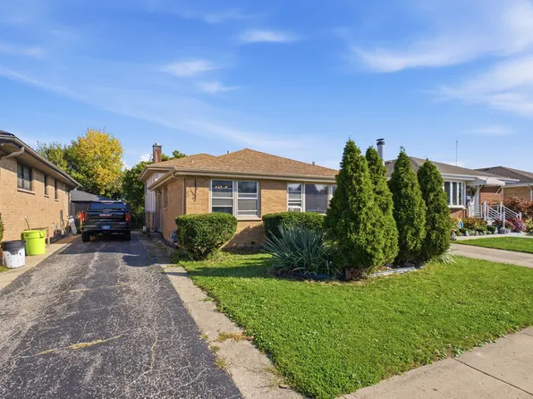 3745 Scott St, Schiller Park, IL 60176