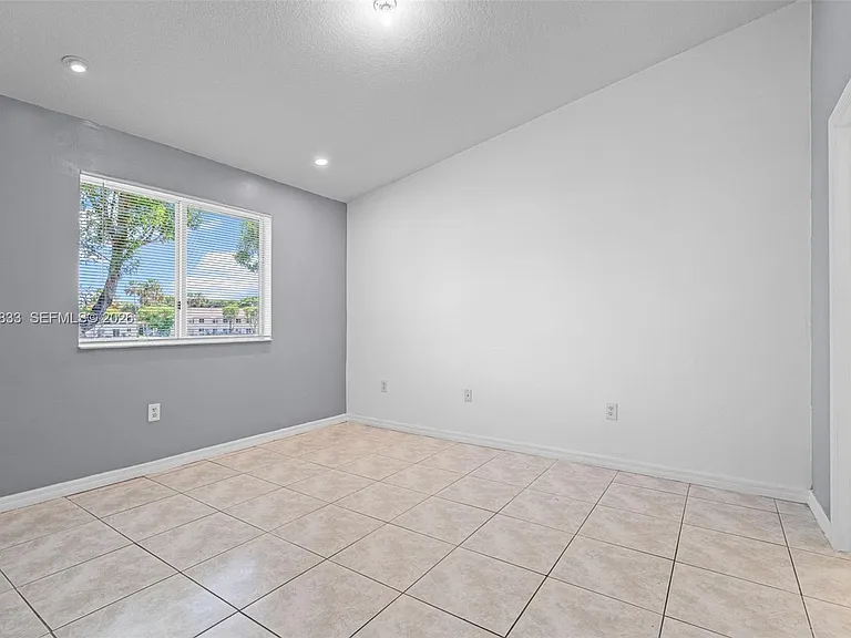 1261 SE 27th St #201 — Photo 18