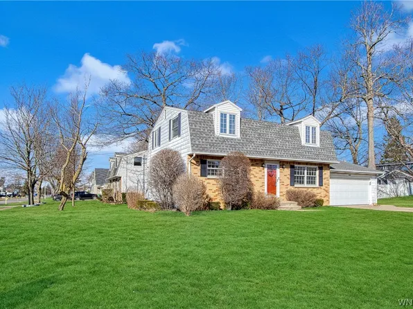 5633 Juno Dr, Lake View, NY 14085