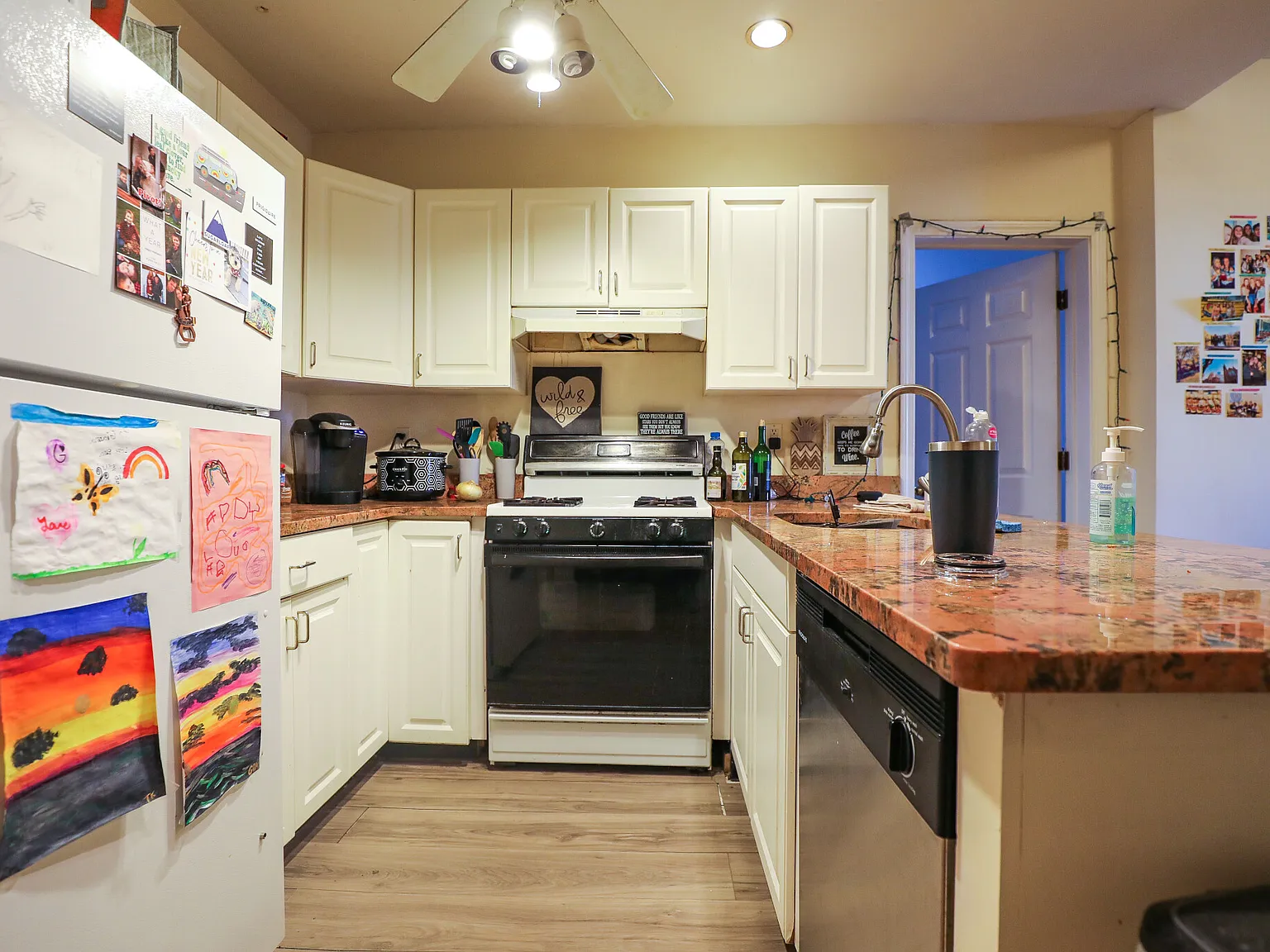 3 bed, 900 sqft, $5,050 — Photo 2