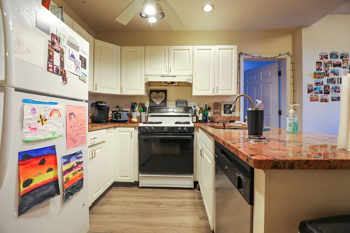 Building Photo - 322 Saint Paul St #2