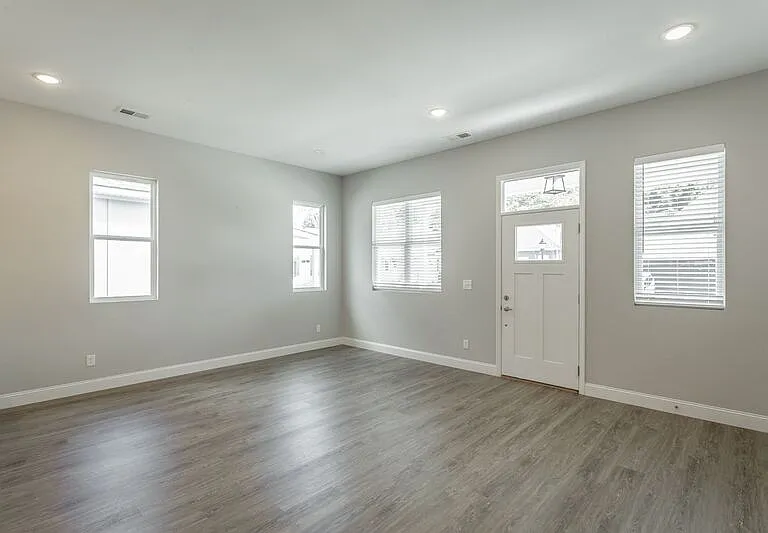 4727 Stunner Ln — Photo 2