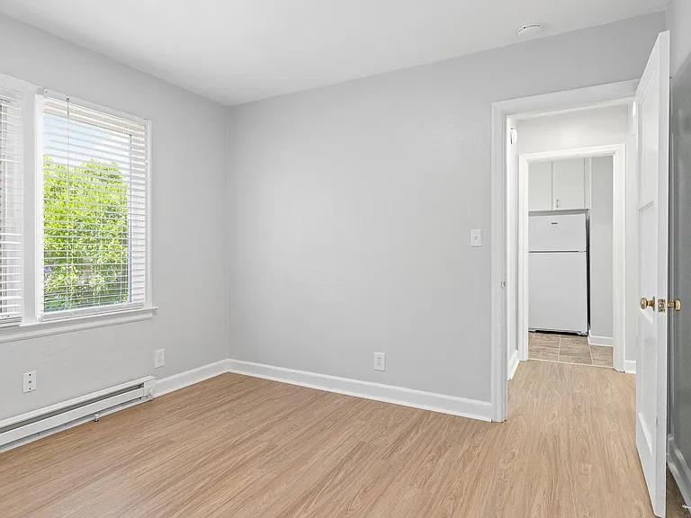 Lawton Apartments — Photo 13