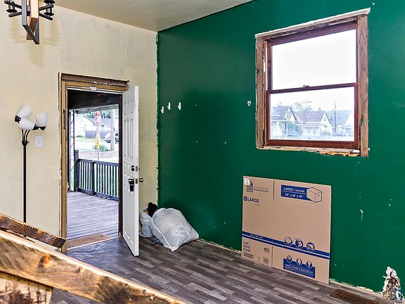 5th image of 601 S Water St