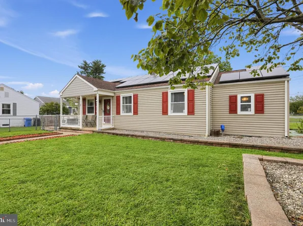 2 Lynn Dr, West Deptford, NJ 08096