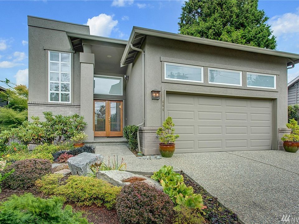1st image of 444 4th Ave S
