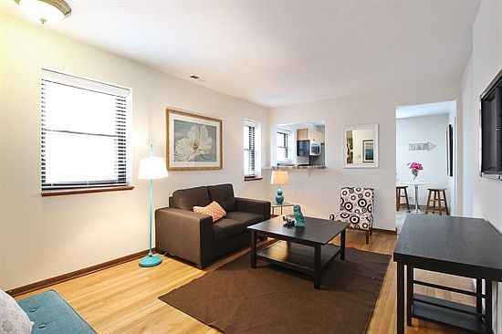 3rd image of 5317 N Kenmore Ave APT 3B