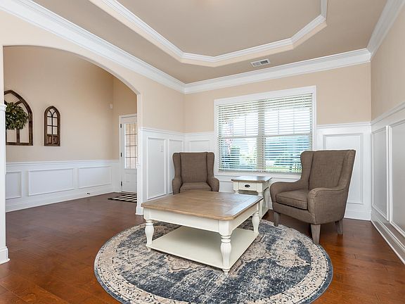 3rd image of 300 Angel Falls Dr