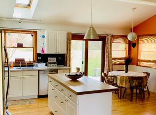 1240 West St, Amherst, MA 01002