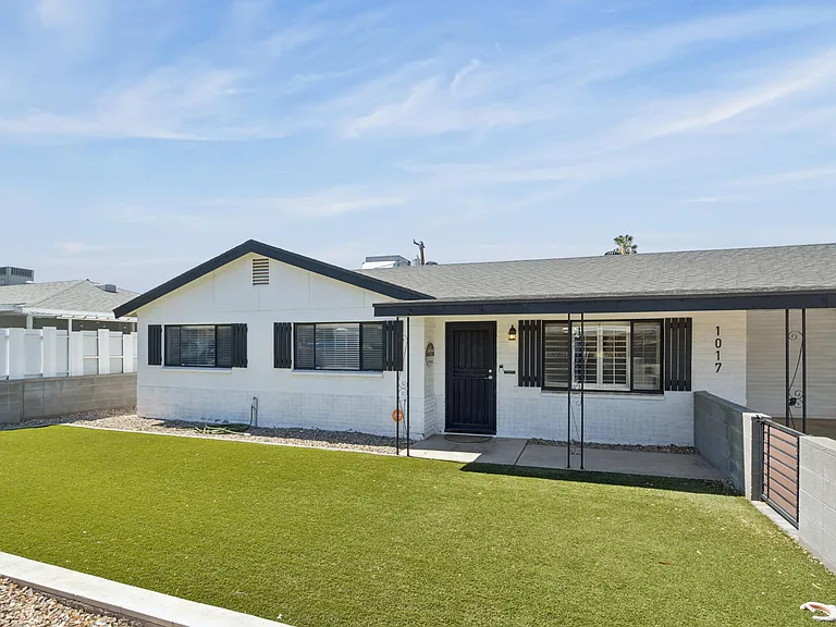 1017 E El Caminito Dr — Photo 2