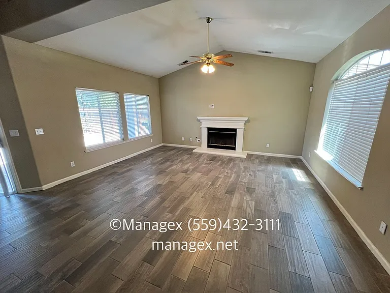 110 N Anderson Ave — Photo 2
