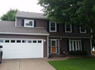 3420 Spinning Wheel Ct, Muscatine, IA 52761