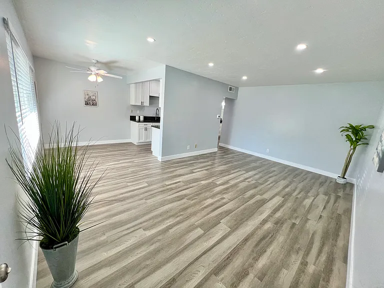 Welcome to Pacific View Apartments — Photo 7