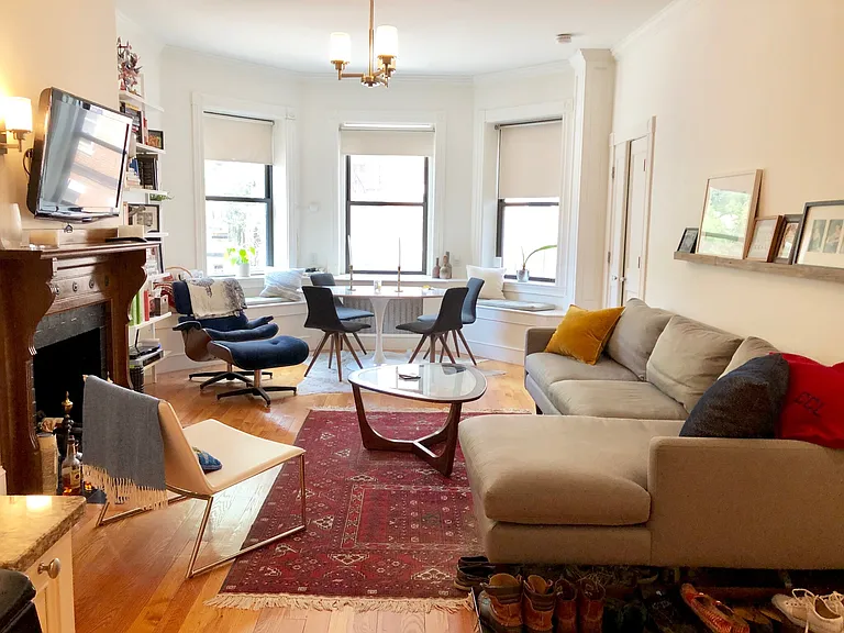 247 Newbury St #2R — Photo 2