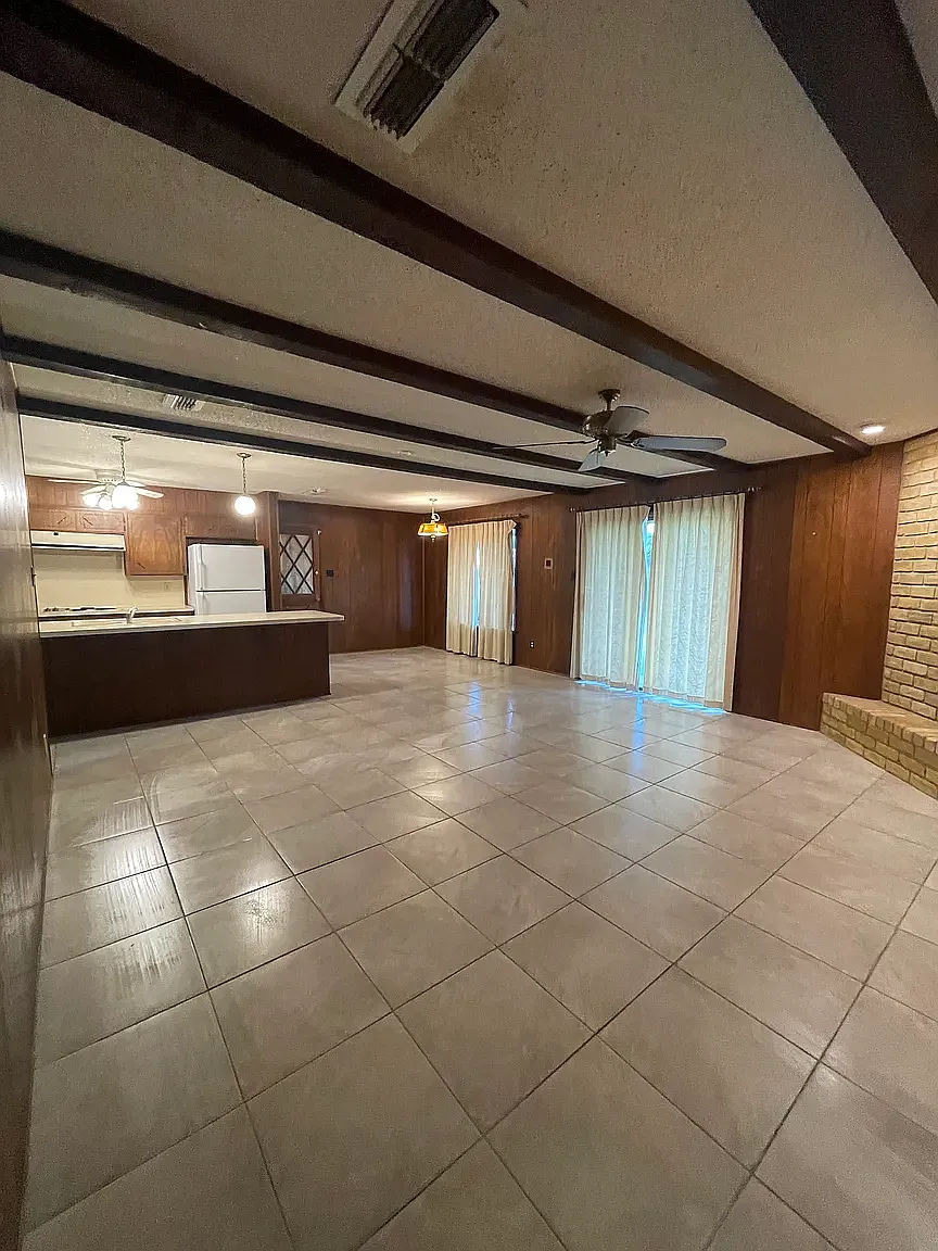 4 bed, 1922 sqft, $1,650 — Photo 1