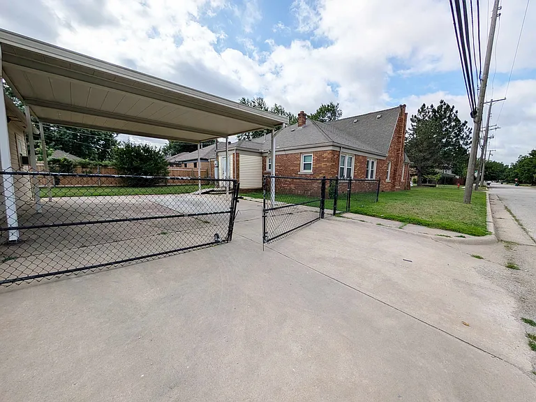 3145 NW 21st St — Photo 22
