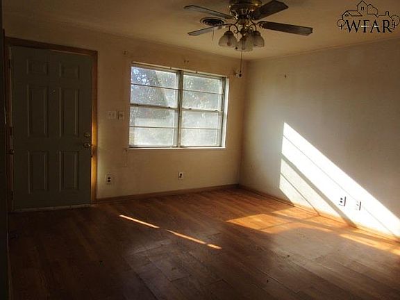 4th image of 1014 W Highway St