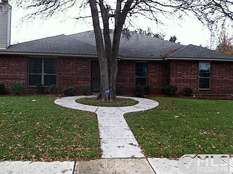 2nd image of 2908 Royal Oaks Dr
