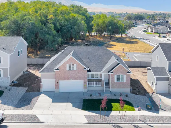 2068 E Dolan Dr #1333, Lake Point, UT 84074