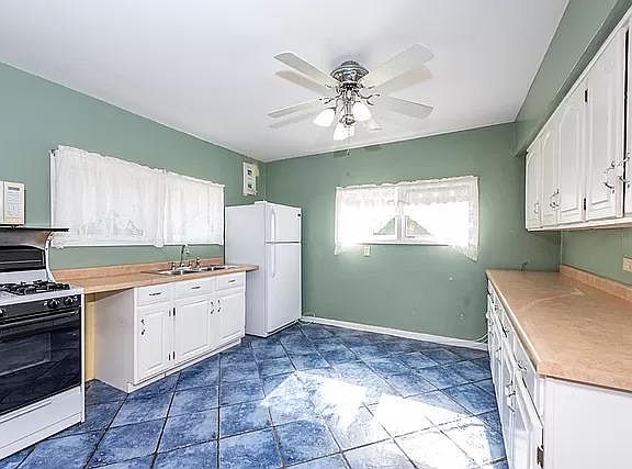 3rd image of 42590 N Forest Ln