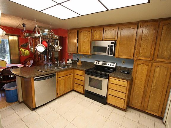3rd image of 4794 Lago Vista Cir