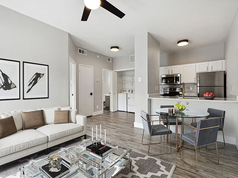 Ashton Oaks Apartments — Photo 3