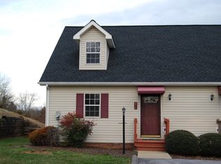 101 Hallbrook Dr, Johnson City, TN 37615