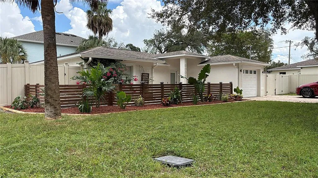 3 bed, 2.0 bath, 1358 sqft, $3,500 — Photo 4