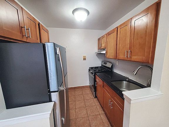 3rd image of 141-48 84th Dr #5M