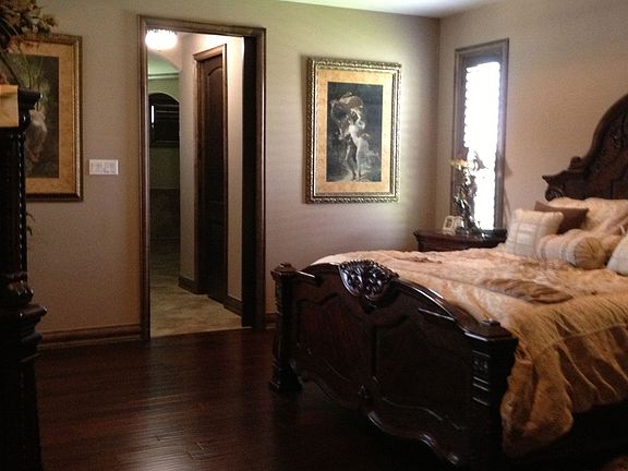 3rd image of 902 Peregrin Dr