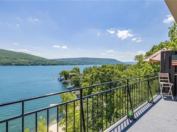 3 Cliffside Dr, Canandaigua, NY 14424