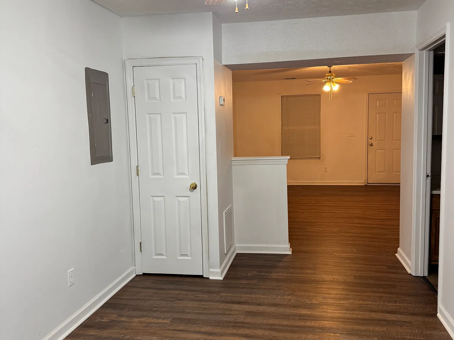 3 bed, 2.5 bath, 1200 sqft, $1,500 — Photo 1