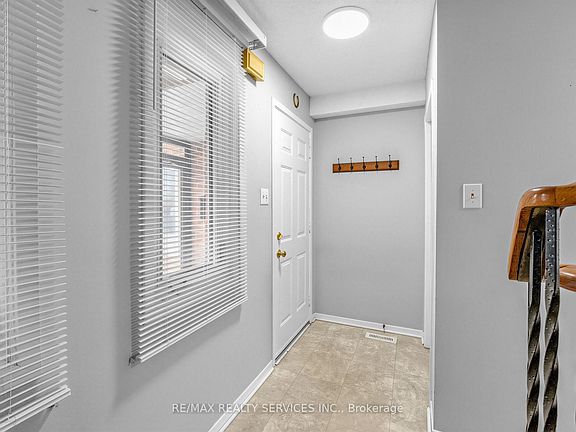 5th image of 32 Helios Pl