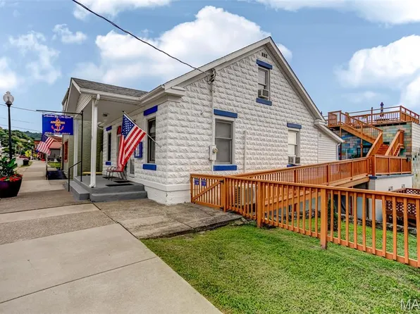 111 E Main St, Grafton, IL 62037