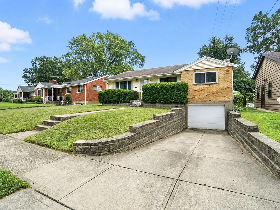 2295 Deblin Dr