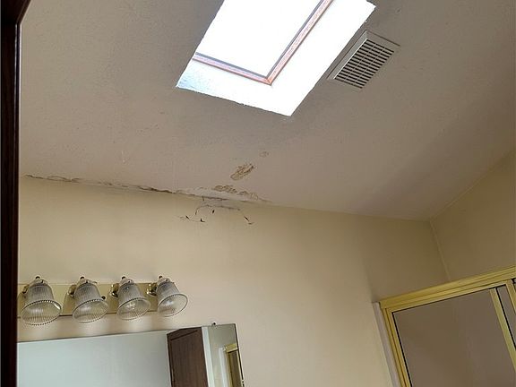 4th image of 25235 Suwanee Ave