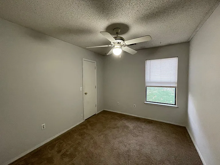 1302 Spriggs Ct — Photo 7