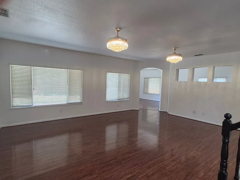 170 Bombay Cir — Photo 6