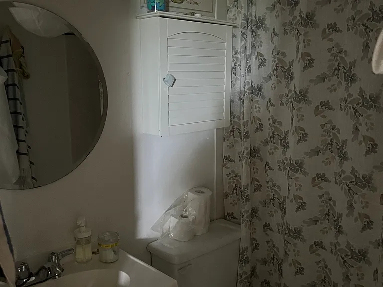 225 Gladstone Ave — Photo 9