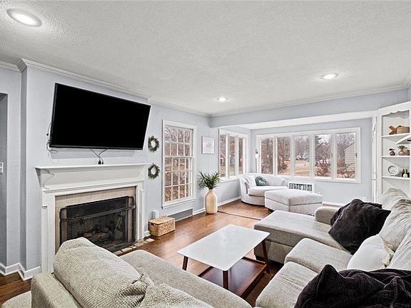 5th image of 5152 Birch St